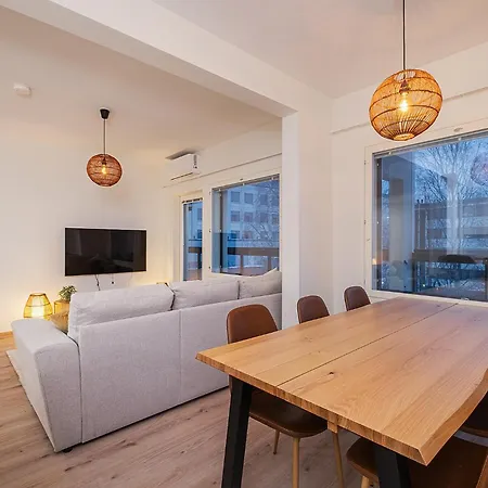 Brand New 2bdr With Private Sauna 公寓 *